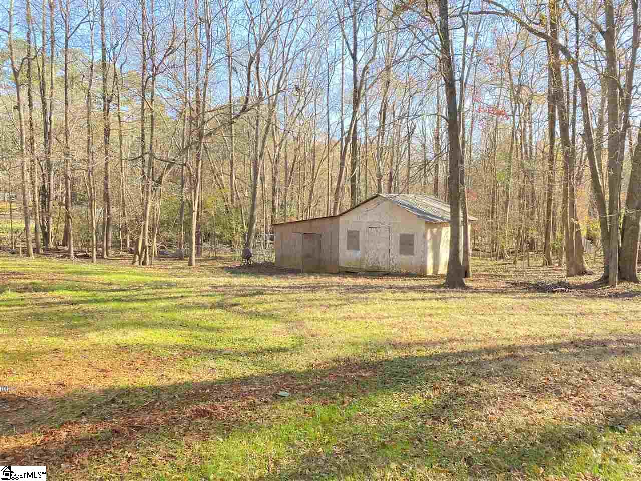 1004 Calhoun Road East Greenwood, SC 29646 - Photo 3 of 13 Gallery Image 3
