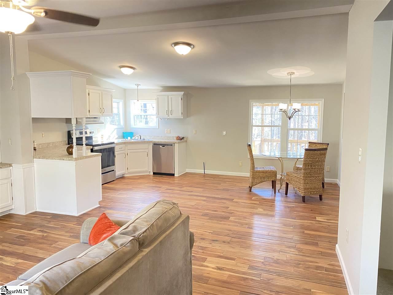 1004 Calhoun Road East Greenwood, SC 29646 - Photo 6 of 13 Gallery Image 6