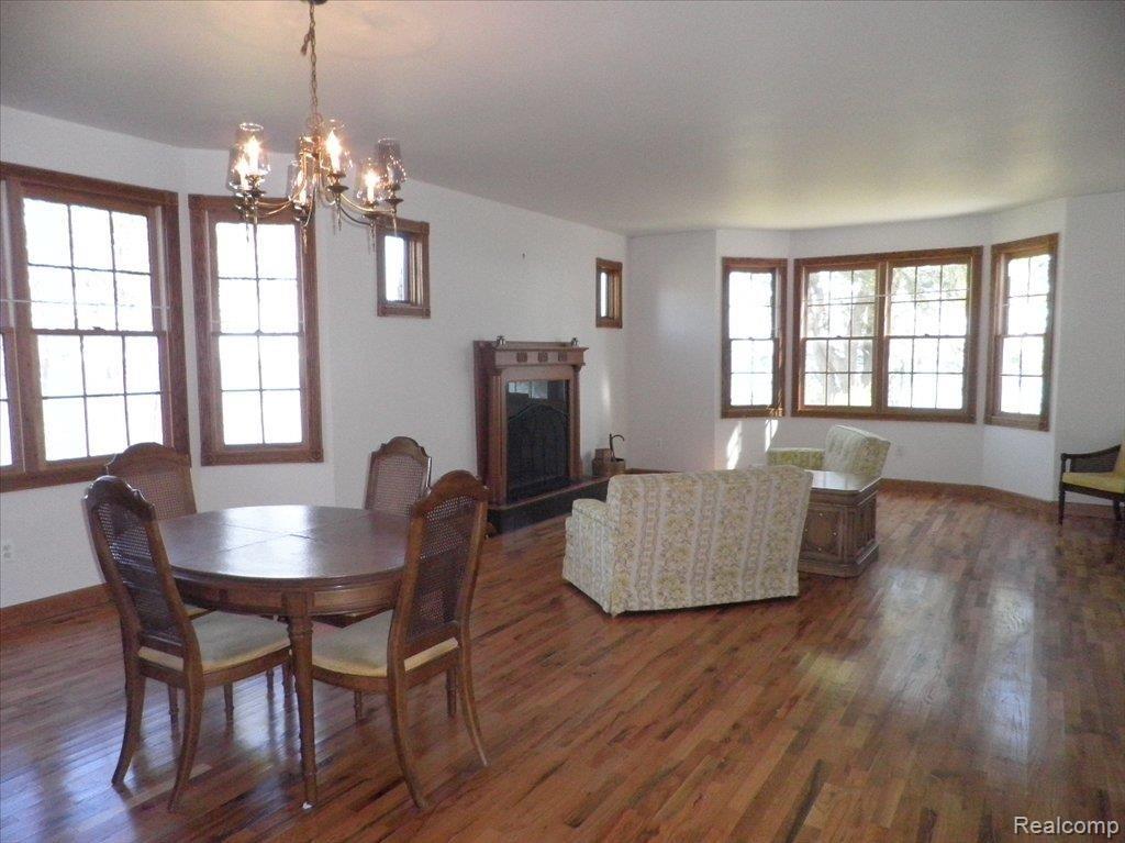 8616 Lakeshore Road Fort Gratiot, MI 48059 - Photo 2 of 13 Great Room