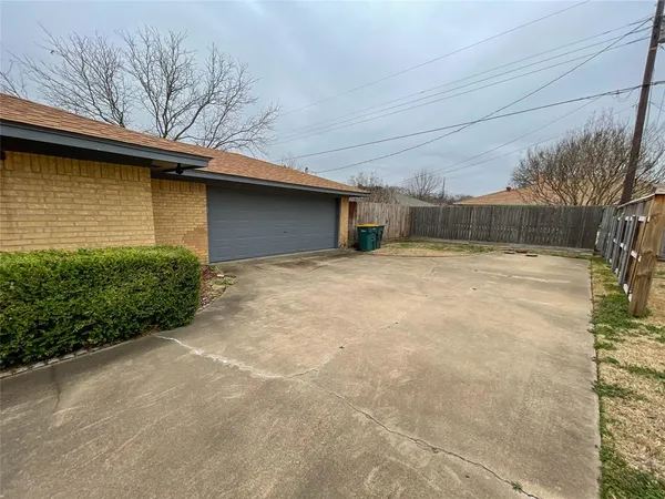 $2,150 | 1714 Crescent Drive, Sherman, TX 75092