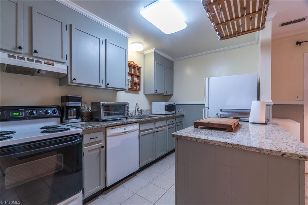 5743 Bramblegate Road, Unit D Greensboro, NC 27409 - Photo 7 of 25 Gallery Image 7