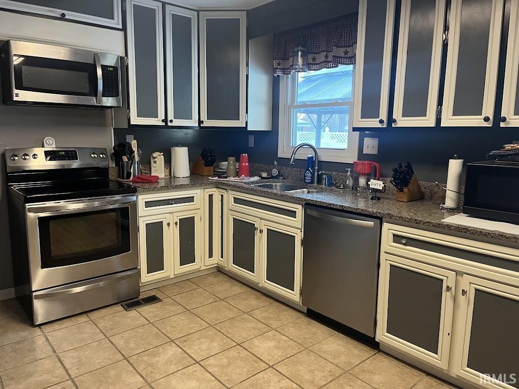 2004 Forbes Road Vincennes, IN 47591 - Photo 9 of 24