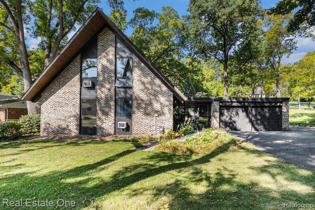 1410 Grebe Road Highland, MI 48357 - Photo 34 of 50