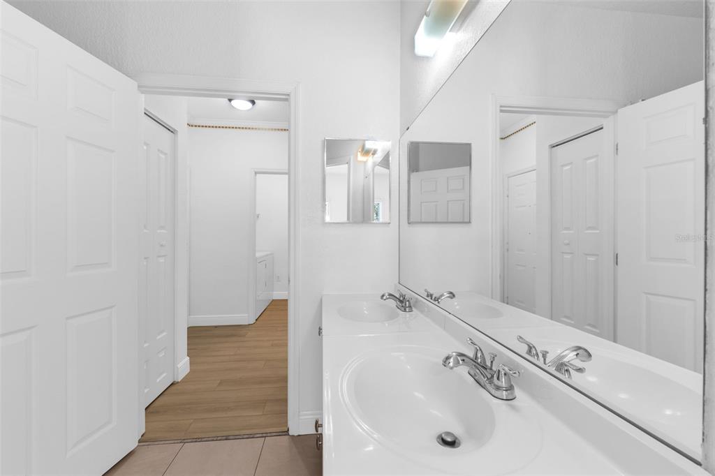 3561 Conroy Road, Unit 216 Orlando, FL 32839 - Photo 18 of 32 a bathroom with a bathtub and a sink