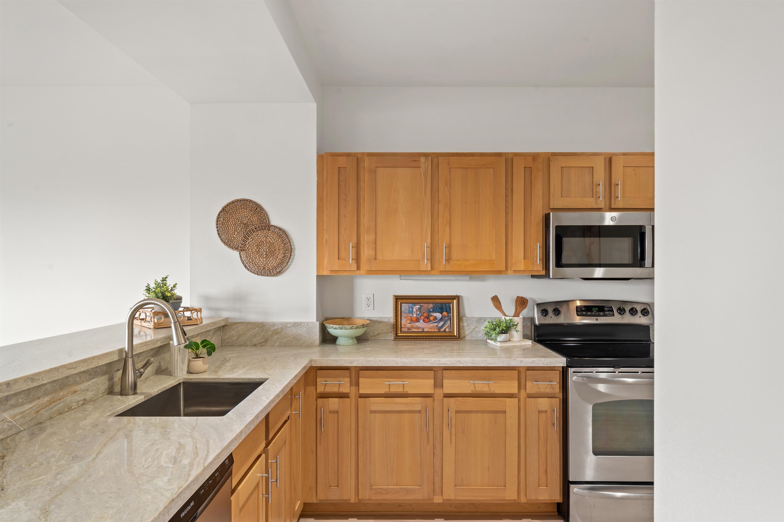 3708 Lower Honoapiilani Road, Unit E20 Lahaina, HI 96761 - Photo 5 of 31