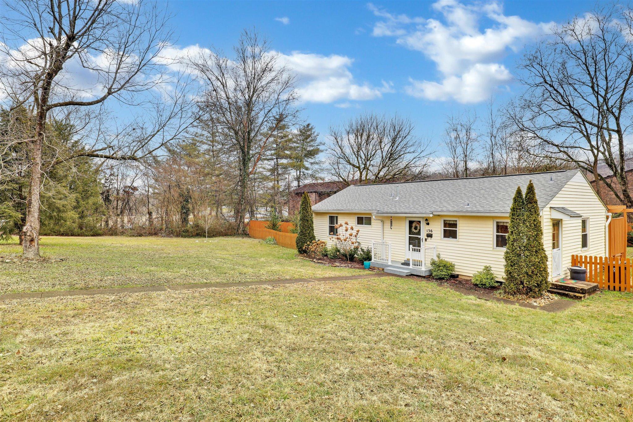 136 East Arrowwood Road Oak Ridge, TN 37830 - Photo 2 of 27 03-IMG_8843