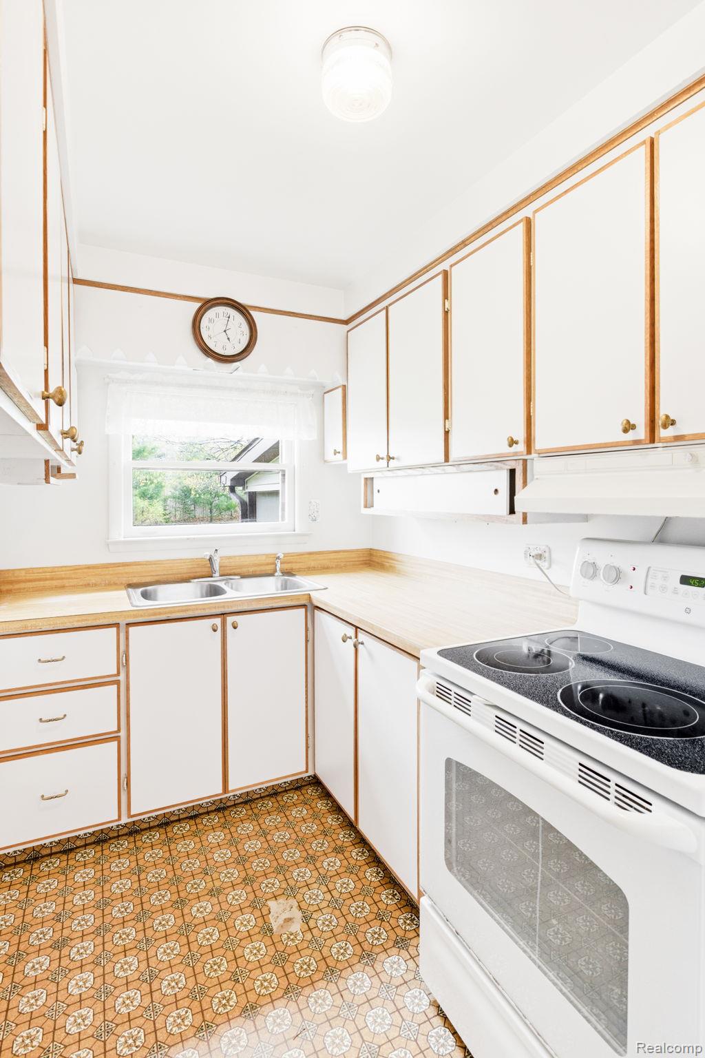 4602 Howard Road Smiths Creek, MI 48074 - Photo 12 of 38 4602 Howard Rd (17).jpg