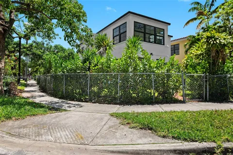 $1,795,000 | 4222 Northeast 1st Avenue, Miami, FL 33137