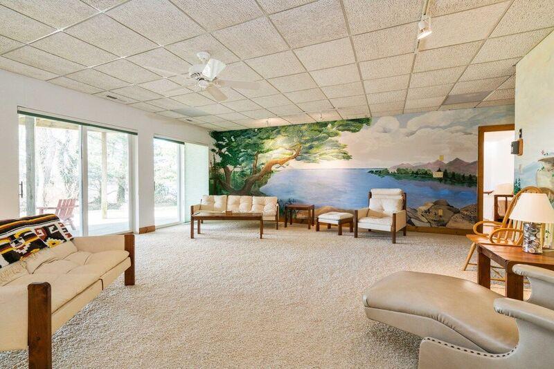 73 Barley Neck Road Orleans, MA 02653 - Photo 27 of 35 a living room with furniture and a large window