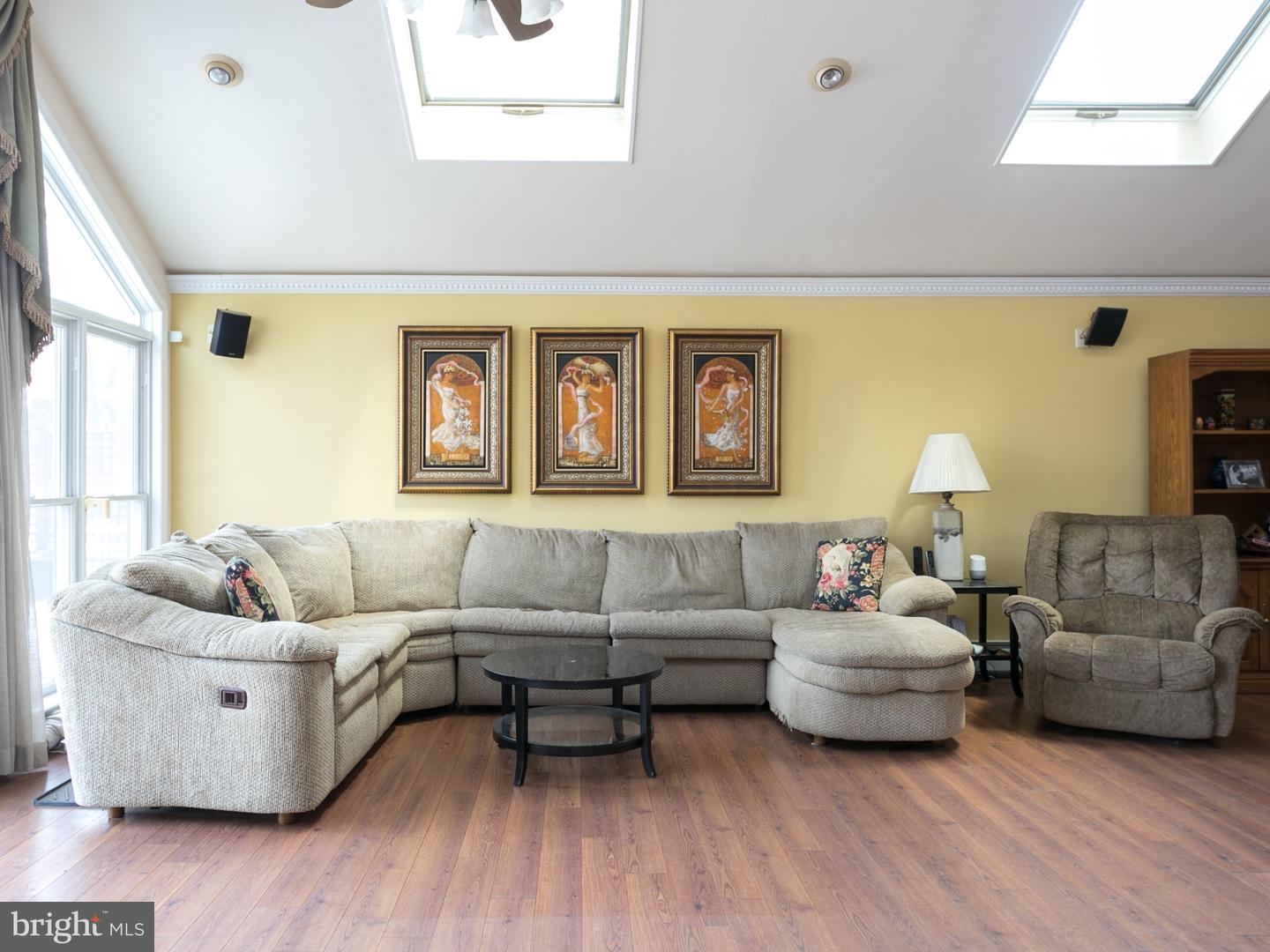 5020 Crosswicks Hamilton Square Road Hamilton, NJ 08620 - Photo 12 of 25 Family Room