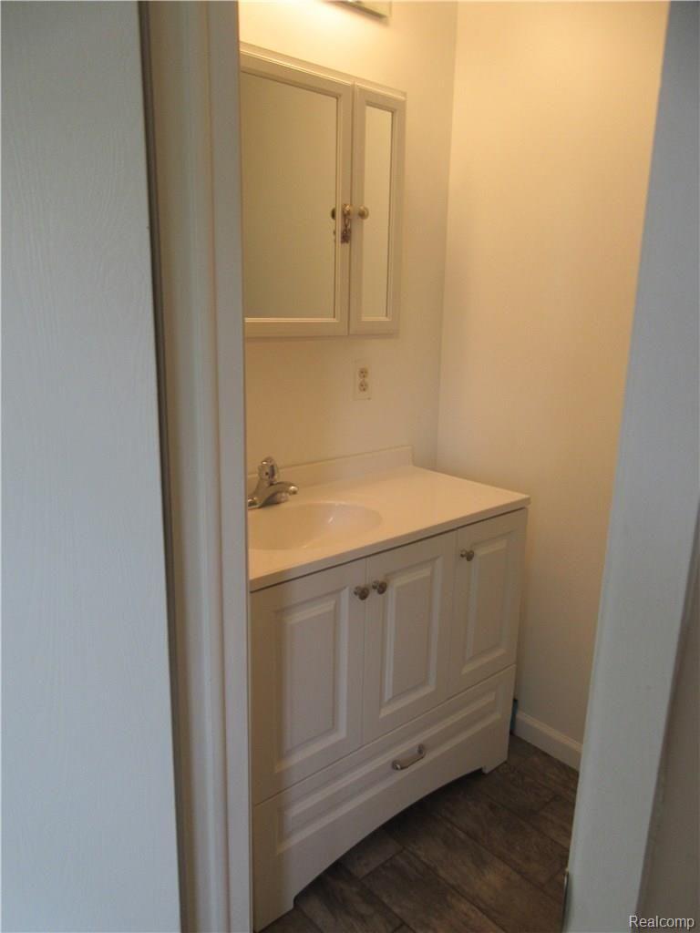 41975 Cherry Hill Road Novi, MI 48375 - Photo 21 of 34 21 Master Bathroom V1.JPG