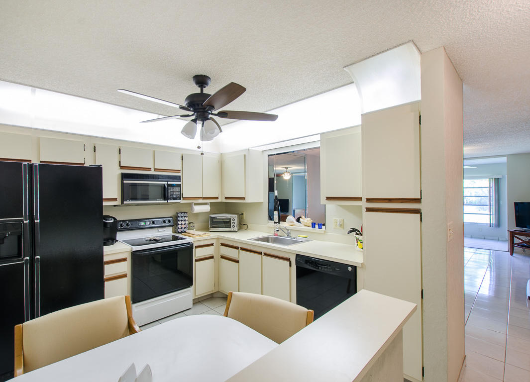 9215 Flynn Circle, Unit 3 Boca Raton, FL 33496 - Photo 7 of 52 9215 Flynn Circle Small 72p-29