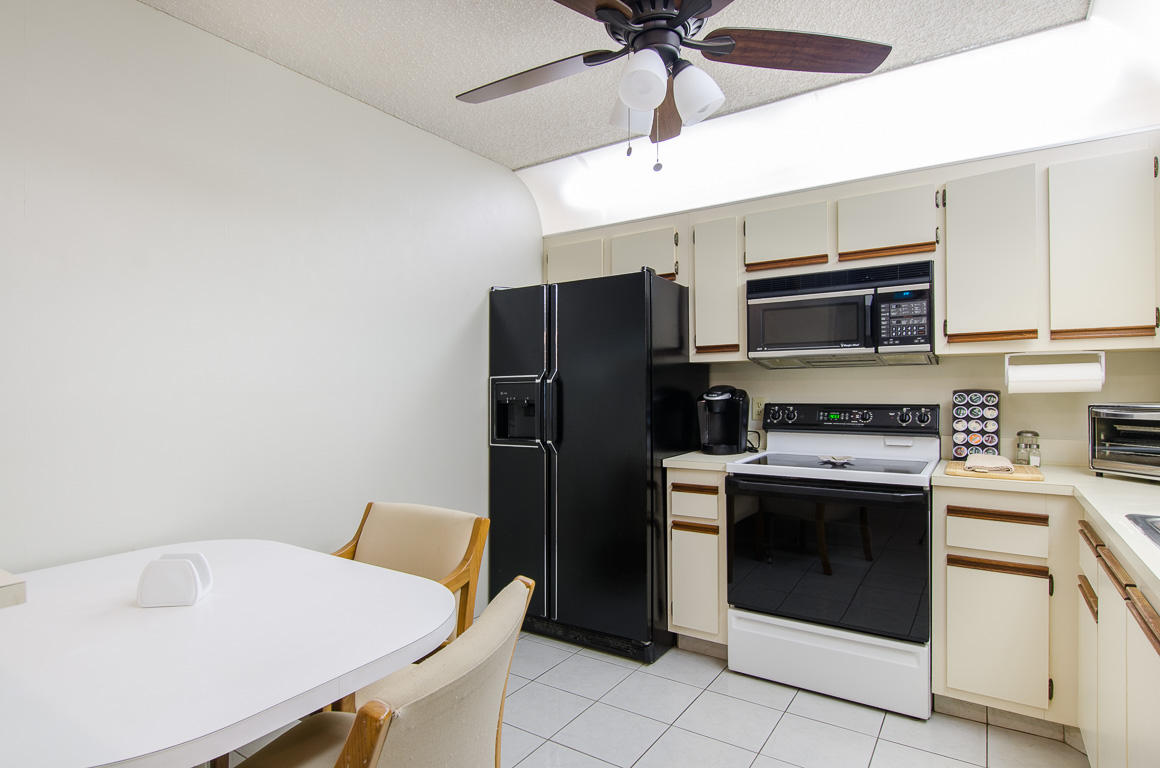 9215 Flynn Circle, Unit 3 Boca Raton, FL 33496 - Photo 8 of 52 9215 Flynn Circle Small 72p-30