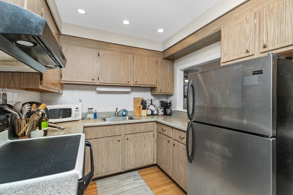 54 Jacqueline Road, Unit 7 Waltham, MA 02452 - Photo 8 of 35 Gallery Image 8