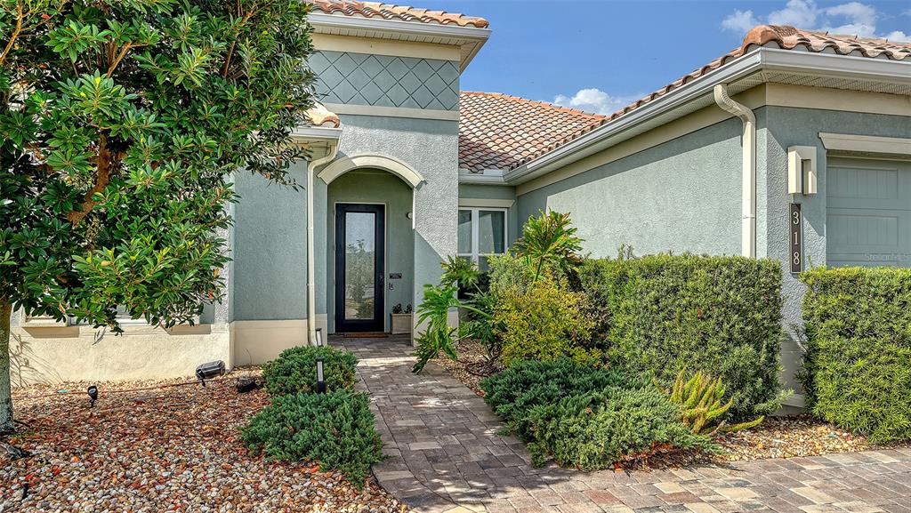 318 Ragdoll Run Bradenton, FL 34212 - Photo 7 of 87 a front view of a house with garden