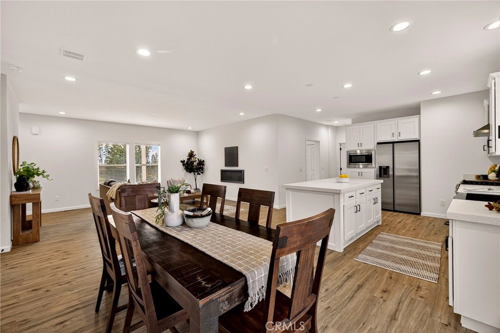 6160 Beacon Court Paradise, CA 95969 - Photo 15 of 34 a view of a dining room with furniture