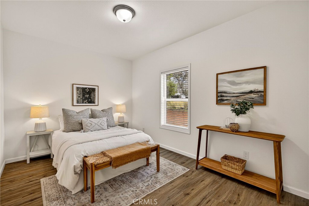 6160 Beacon Court Paradise, CA 95969 - Photo 22 of 34 a bedroom with a bed and window