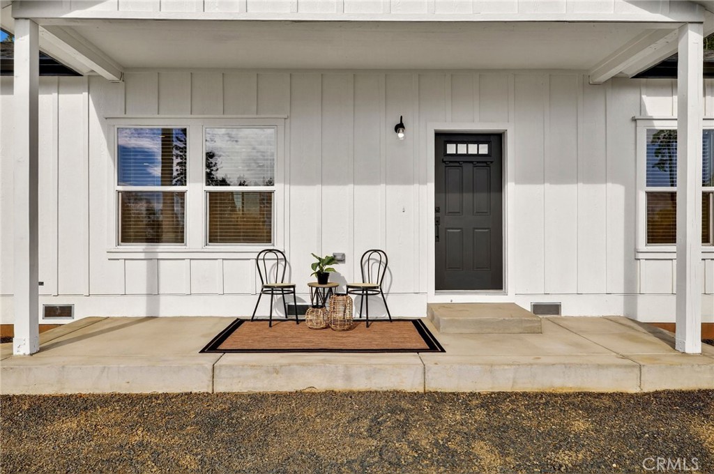 6160 Beacon Court Paradise, CA 95969 - Photo 5 of 34 a living room with stainless steel appliances kitchen island granite countertop furniture and a rug