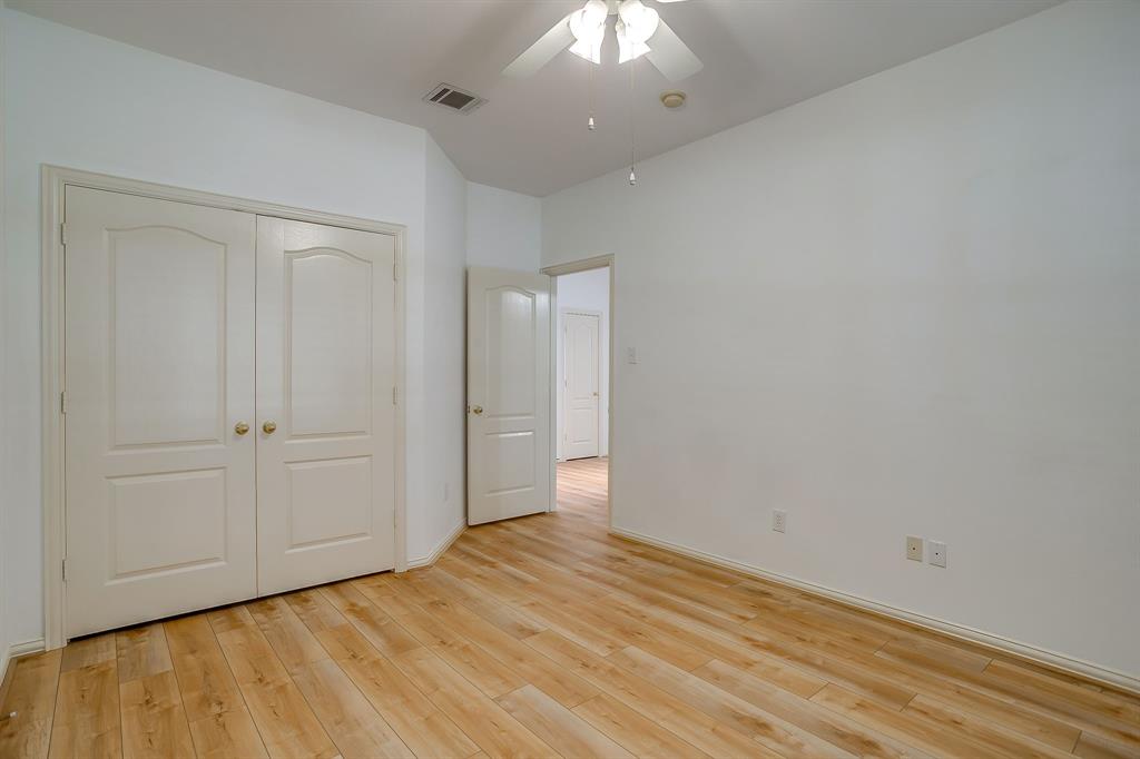 8101 Rodeo Drive Denton, TX 76208 - Photo 35 of 40 Additional view of 3rd bedroom