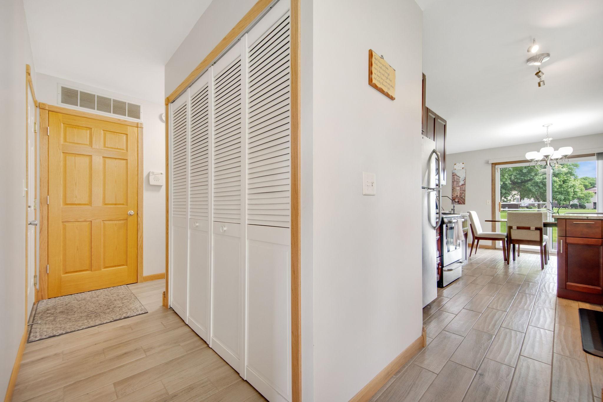 8775 Maplebrook Parkway North Brooklyn Park, MN 55445 - Photo 7 of 38