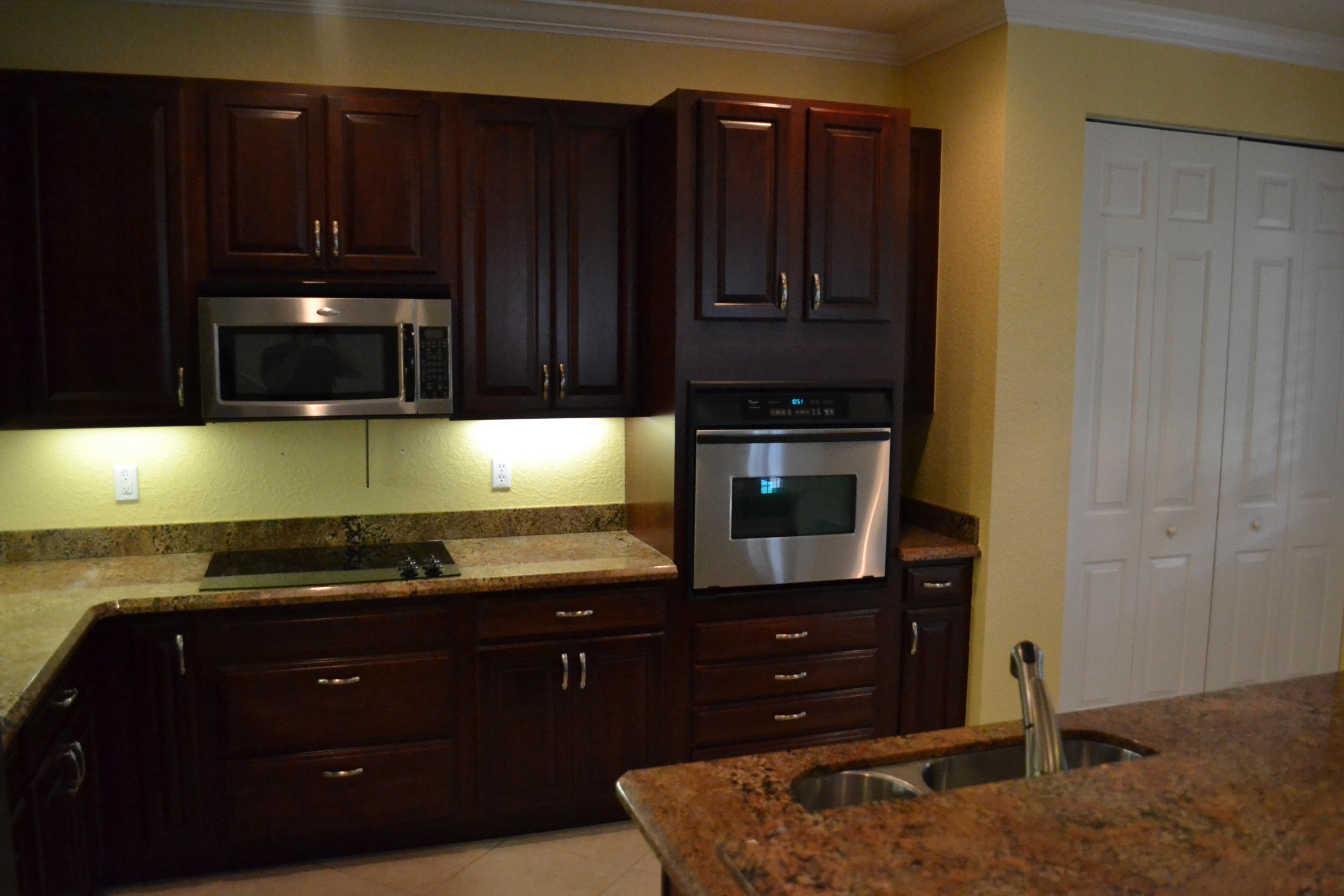124 Dunmore Drive Jupiter, FL 33458 - Photo 7 of 10 a kitchen with a sink and a stove