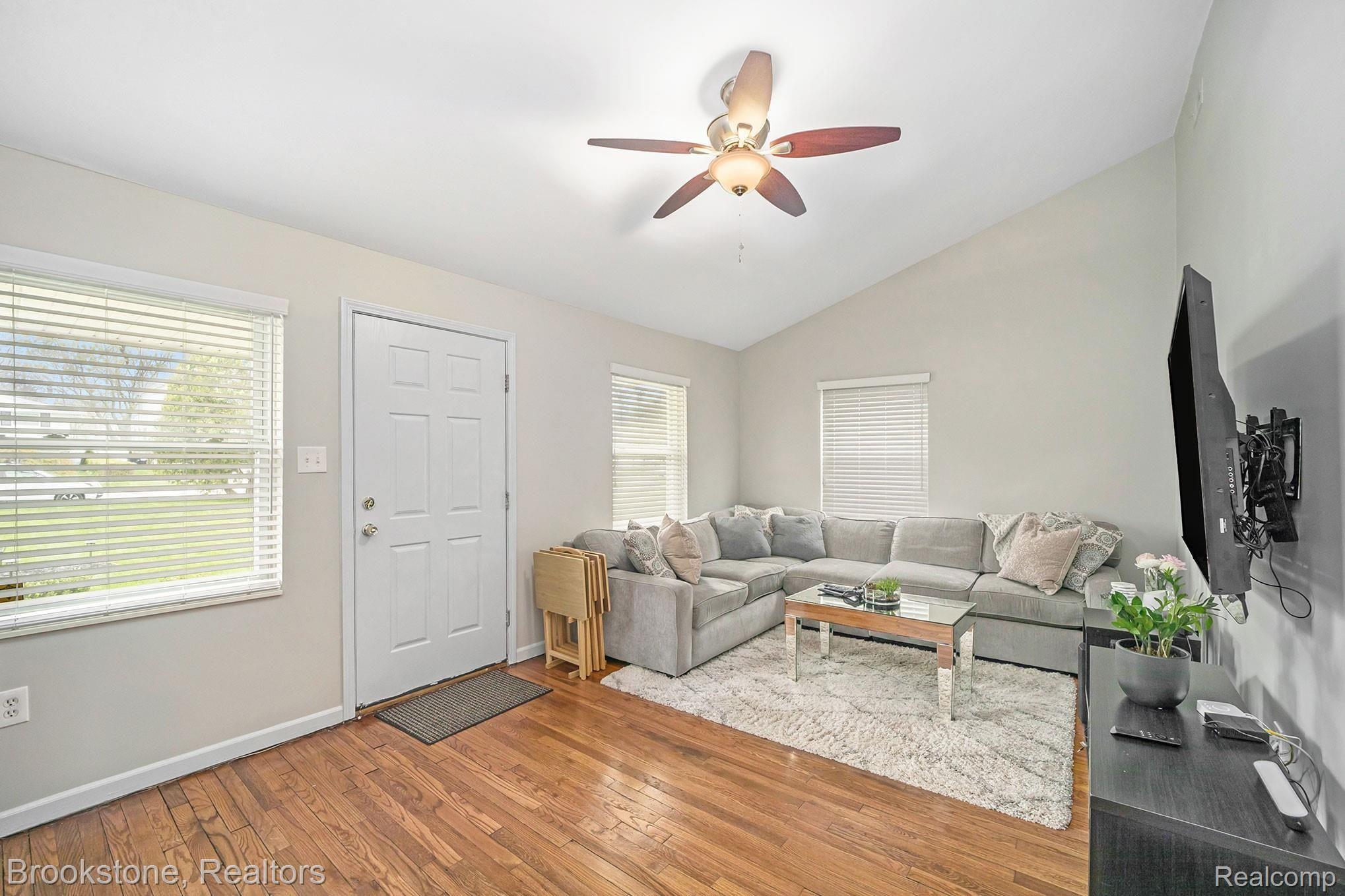 4108 Kent Road Royal Oak, MI 48073 - Photo 6 of 26 017A7982.jpg