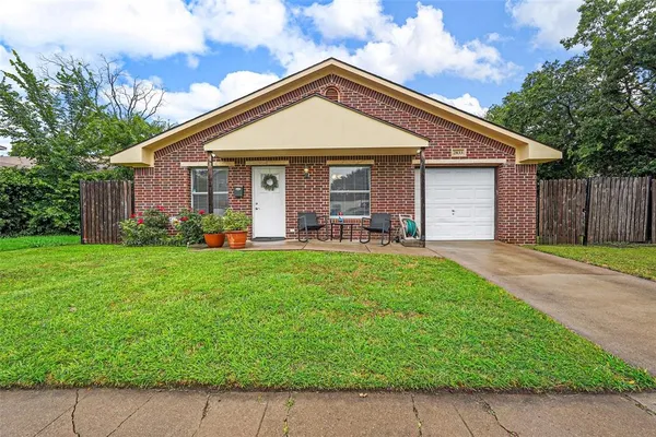 $335,000 | 2833 Gordon Avenue, Fort Worth, TX 76110