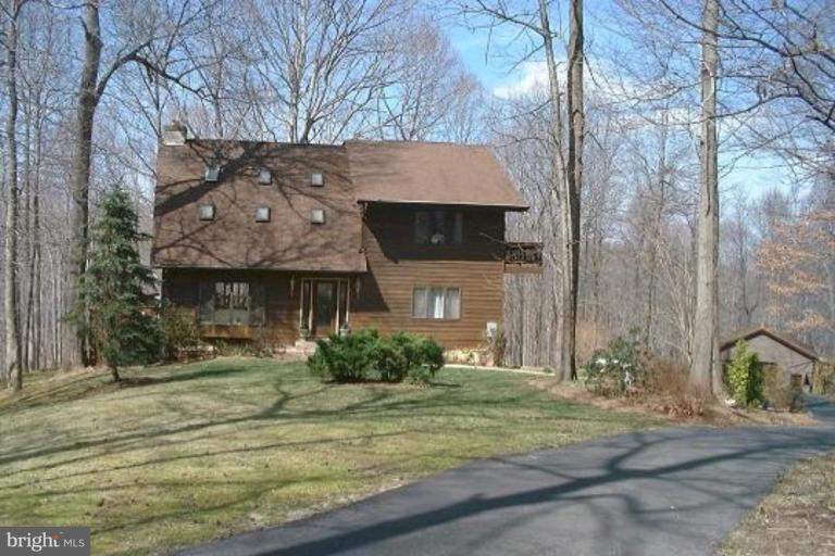 Lovely Contemporary on 5+ acres with 30X40' shop