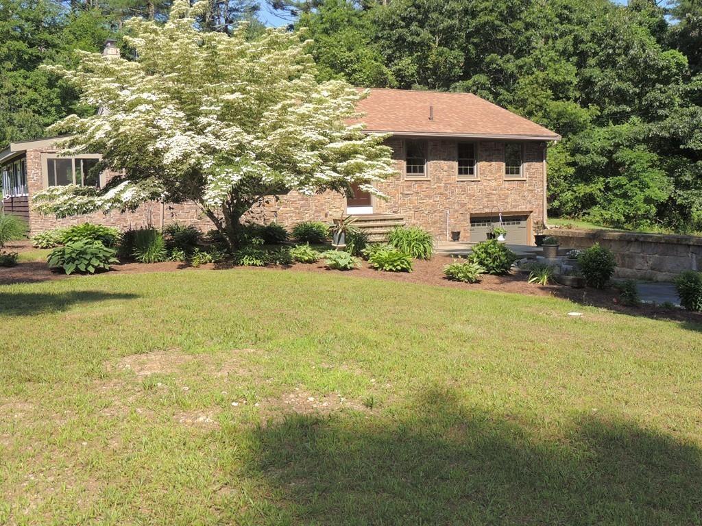137 Snipatuit Road Rochester, MA 02770 - Photo 1 of 17