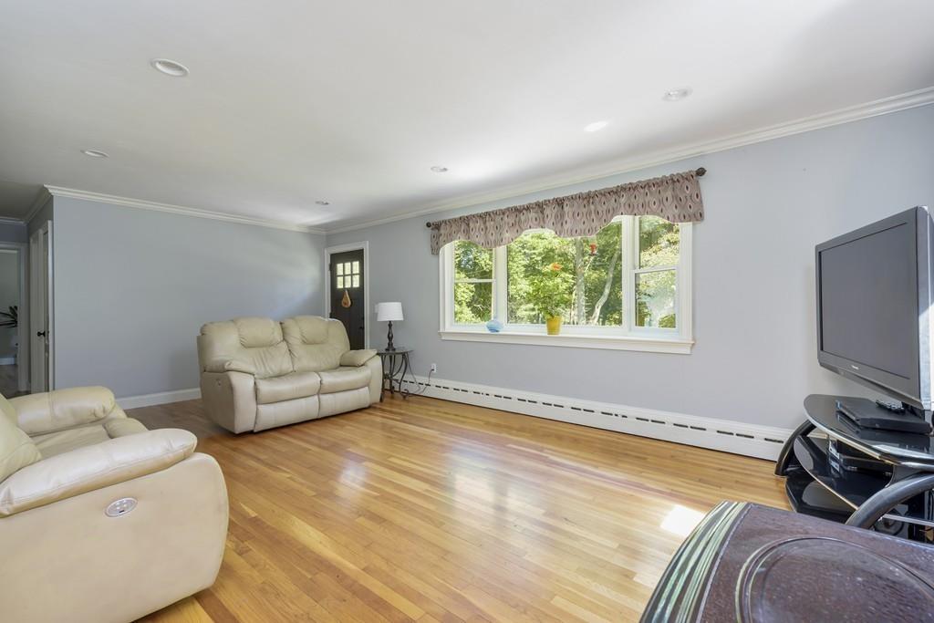 137 Snipatuit Road Rochester, MA 02770 - Photo 5 of 17