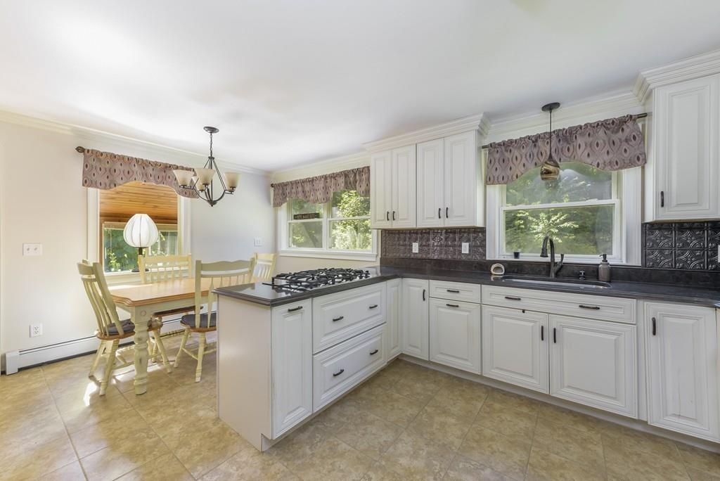 137 Snipatuit Road Rochester, MA 02770 - Photo 10 of 17
