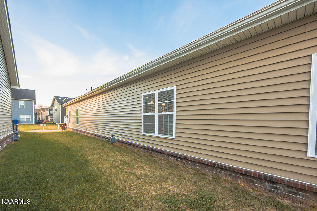 145 Hardinberry Street Oak Ridge, TN 37830 - Photo 4 of 23 2S2A2815-1