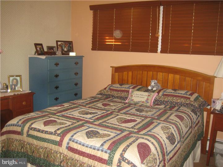 2830 Neptune Road Philadelphia, PA 19154 - Photo 15 of 25 Bedroom - Main