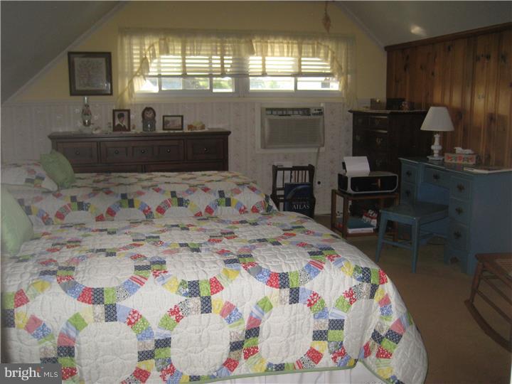 2830 Neptune Road Philadelphia, PA 19154 - Photo 17 of 25 Bedroom - Main