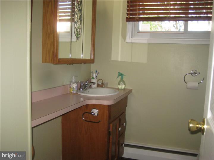2830 Neptune Road Philadelphia, PA 19154 - Photo 20 of 25 Bathroom
