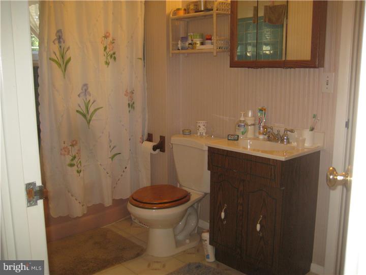 2830 Neptune Road Philadelphia, PA 19154 - Photo 22 of 25 Bathroom