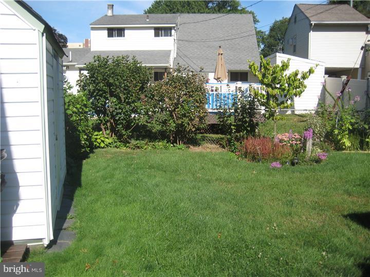 2830 Neptune Road Philadelphia, PA 19154 - Photo 8 of 25 Back Yard