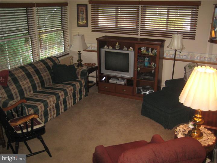 2830 Neptune Road Philadelphia, PA 19154 - Photo 10 of 25 Living Room