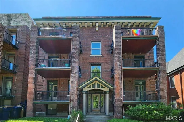 $1,650 | 3654 Shaw Boulevard, Unit 2 EAST, St. Louis, MO 63110