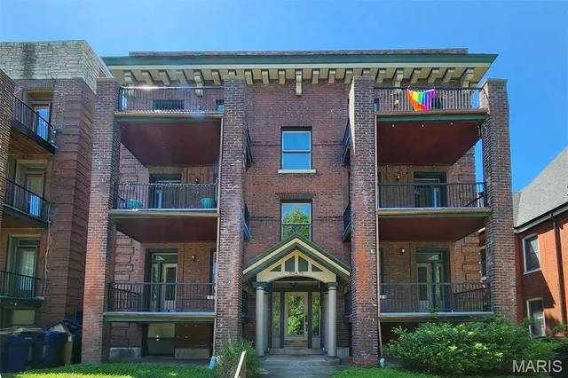 $1,500 | 3654 Shaw Boulevard, Unit 2 EAST, St. Louis, MO 63110