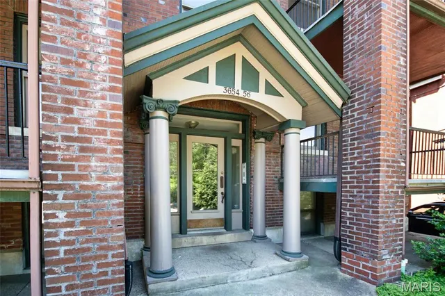$1,500 | 3654 Shaw Boulevard, Unit 2 EAST, St. Louis, MO 63110