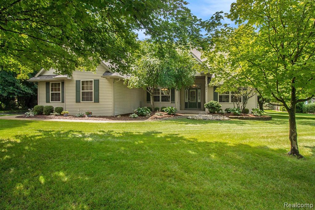 1951 Sundance Ridge Howell, MI 48843 - Photo 5 of 39 Gallery Image 5
