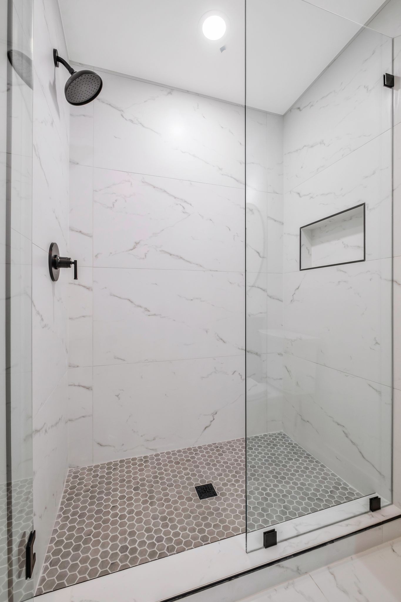 404 Rudolph Avenue Nashville, TN 37206 - Photo 15 of 34 a bathroom with a shower
