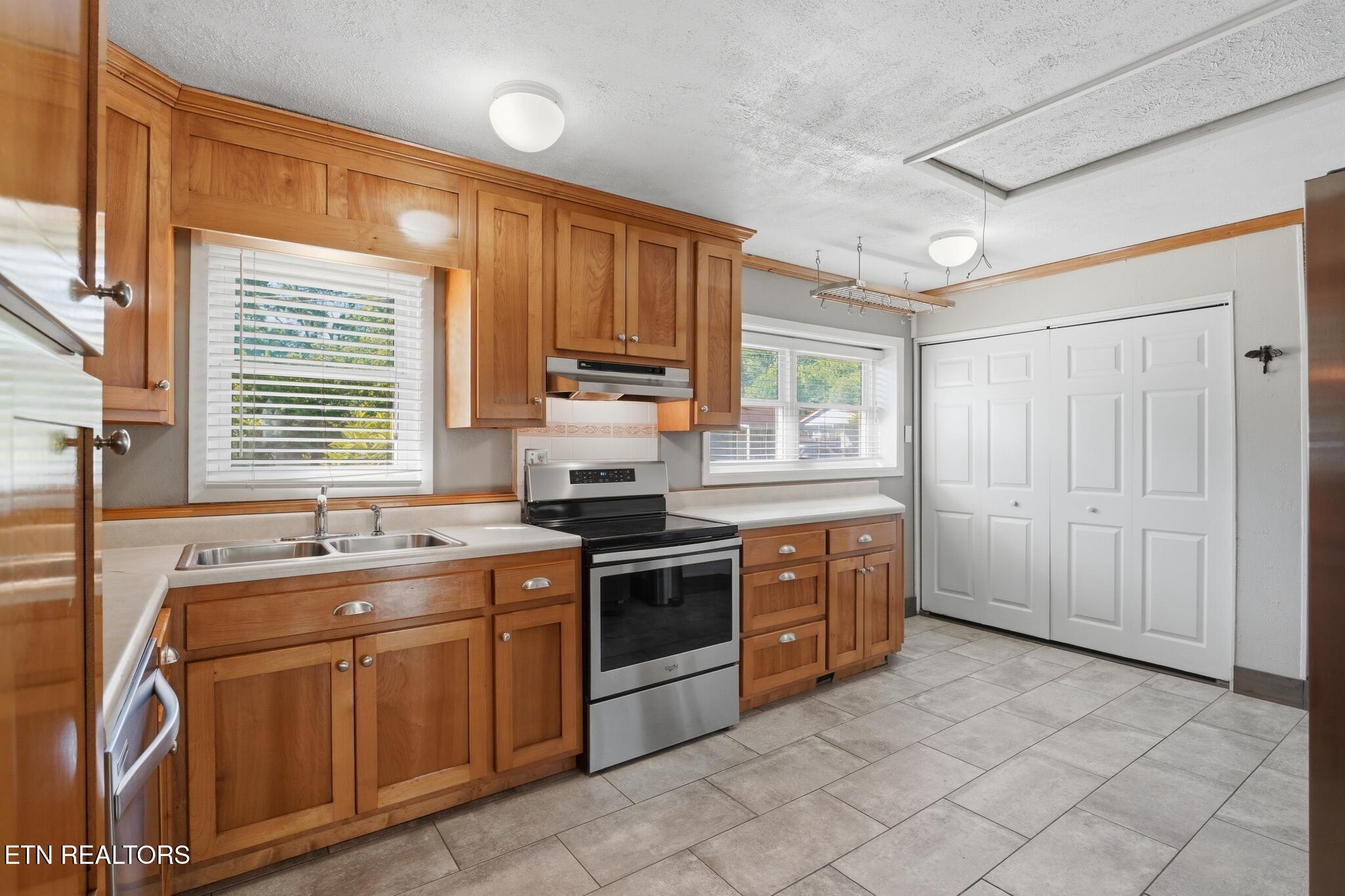 106 Pallas Road Oak Ridge, TN 37830 - Photo 10 of 18 19_106_Pallas_Road-Kitchen-2883