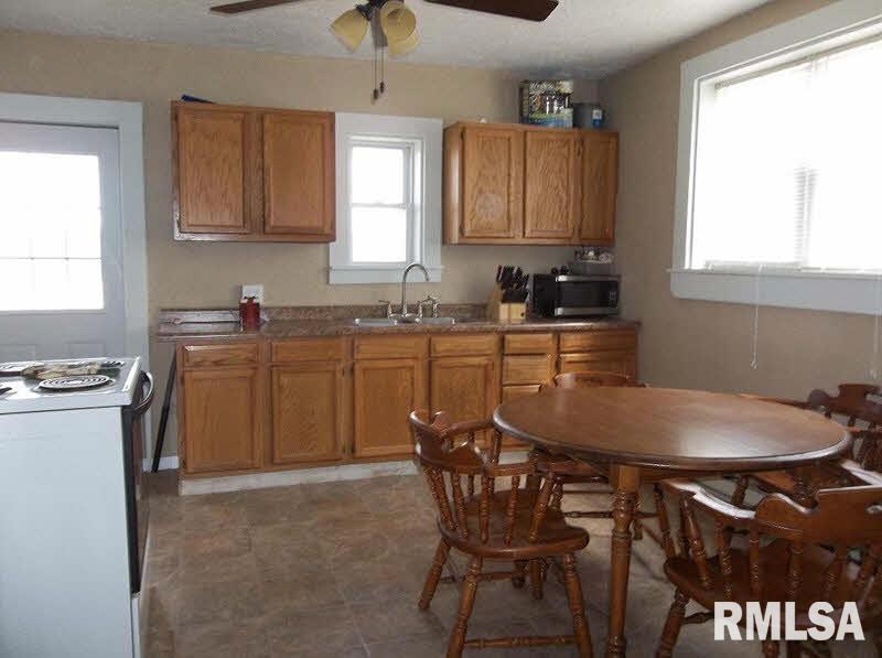 10029 Yellow Banks Road Benton, IL 62812 - Photo 3 of 8 Gallery Image 3