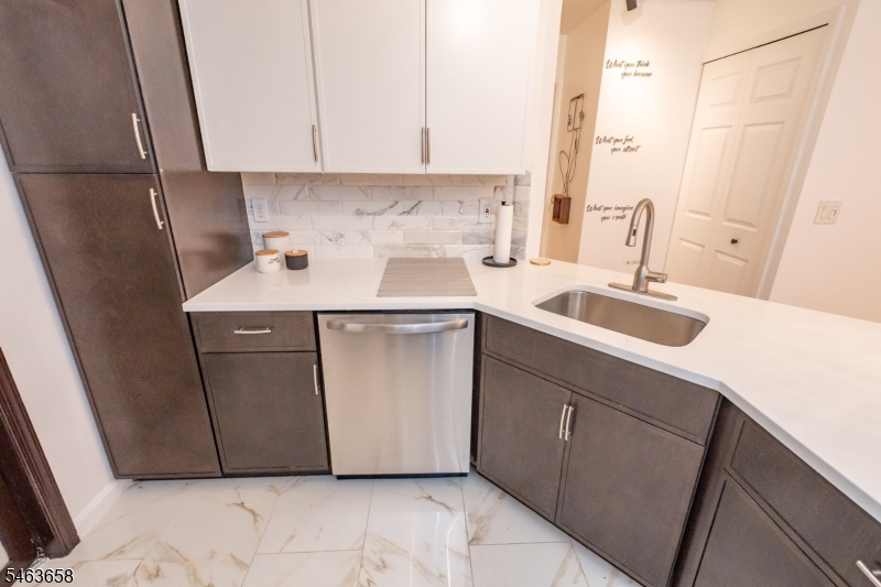 172 Potomac Drive, Unit 172 Bernards, NJ 07920 - Photo 13 of 39 Gallery Image 13