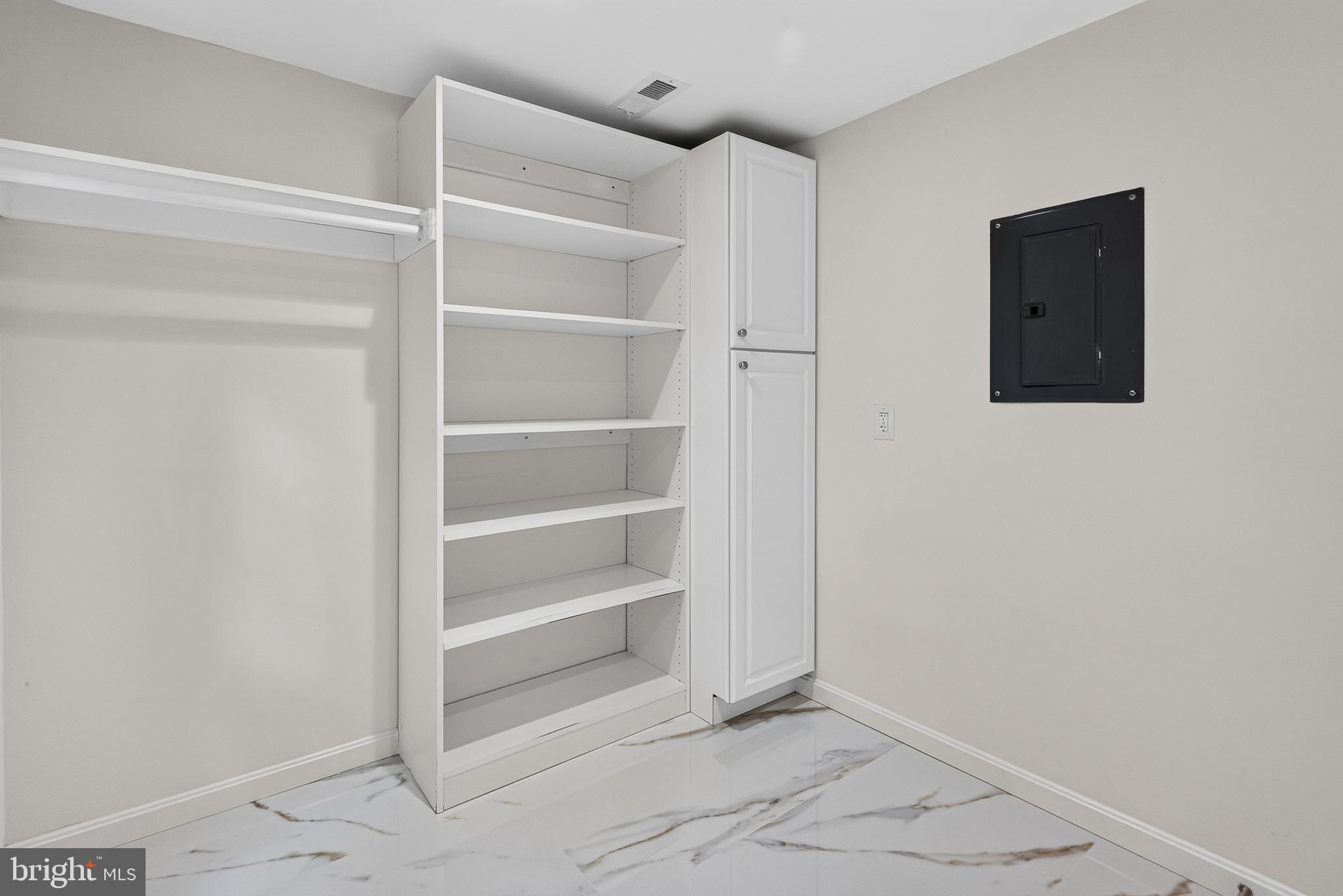 2511 Charlestown Lane Reston, VA 20191 - Photo 15 of 54 Mud Room off the garage