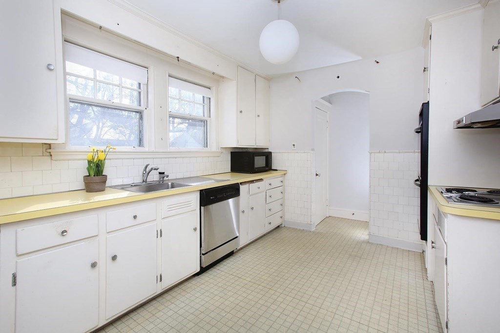 136 Willard Road Brookline, MA 02445 - Photo 6 of 13