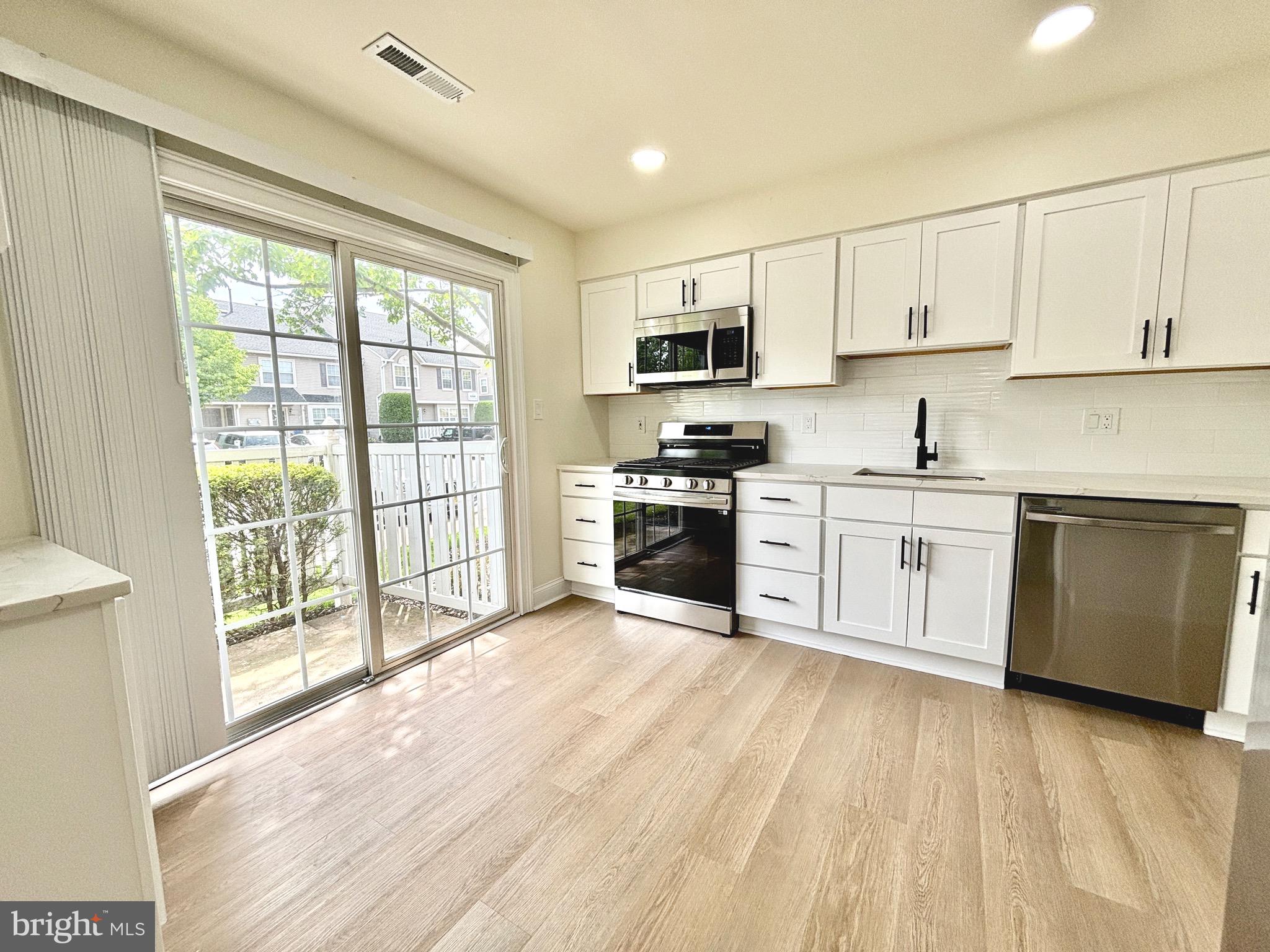 6304 Coventry Way Mount Laurel, NJ 08054 - Photo 10 of 32