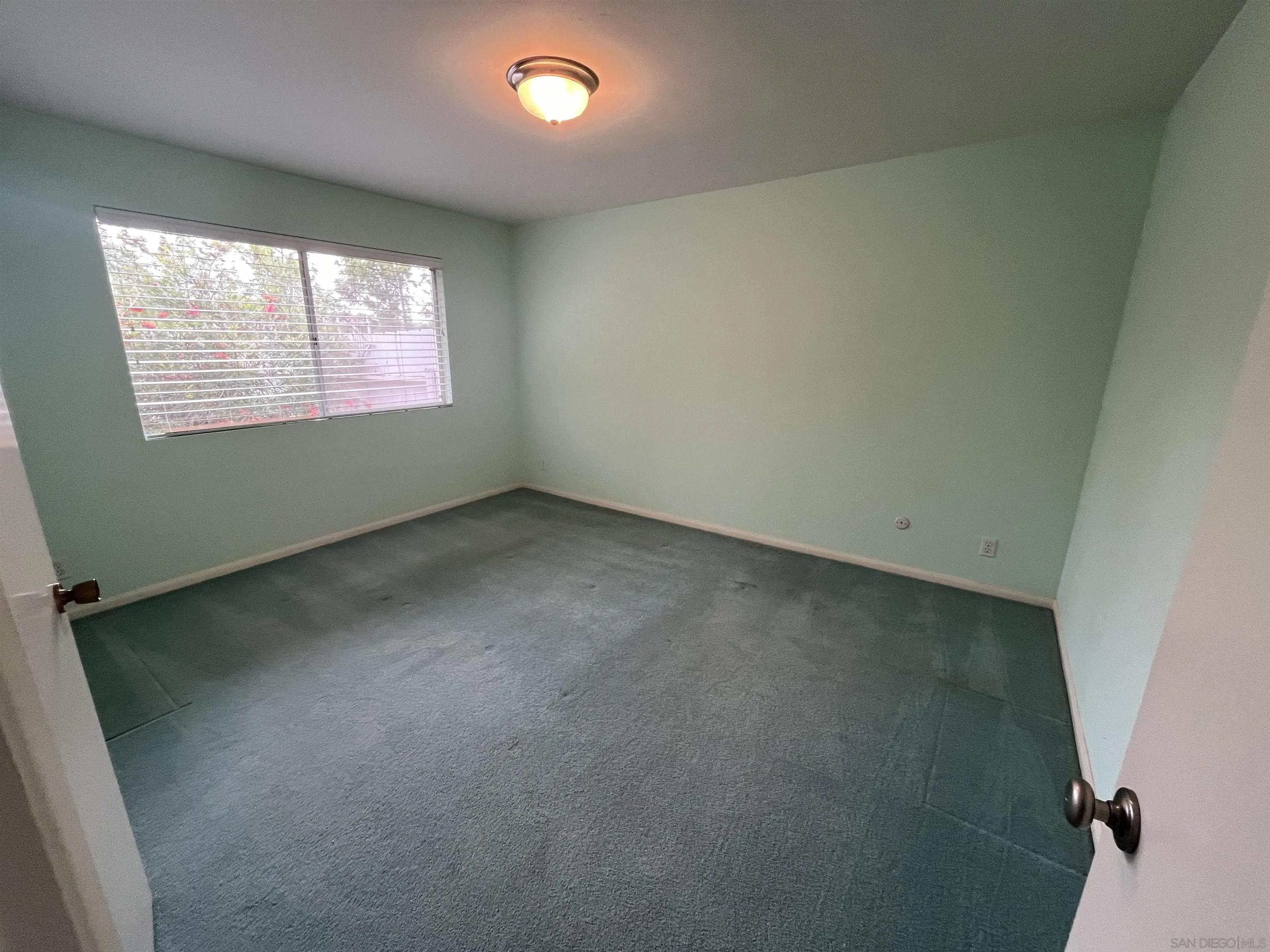 4688 Sun Valley Road Del Mar, CA 92014 - Photo 18 of 40 an empty room with a window